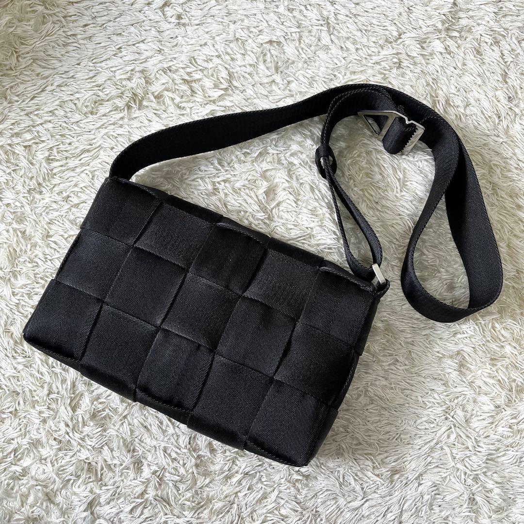 ボッテガヴェネタ　ショルダーバッグ　カセット　ナイロン　黒　ブラック　メンズ