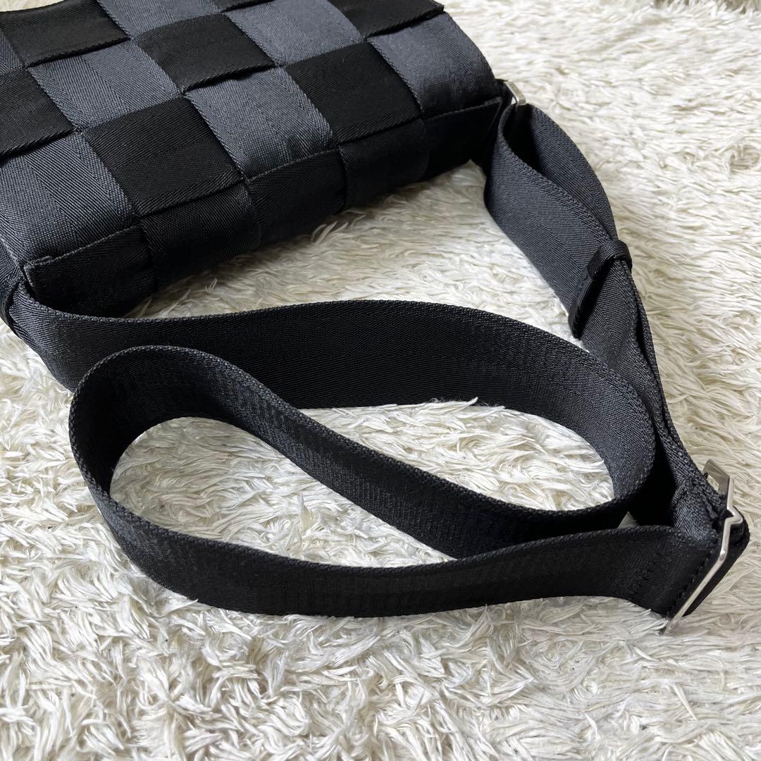 ボッテガヴェネタ　ショルダーバッグ　カセット　ナイロン　黒　ブラック　メンズ