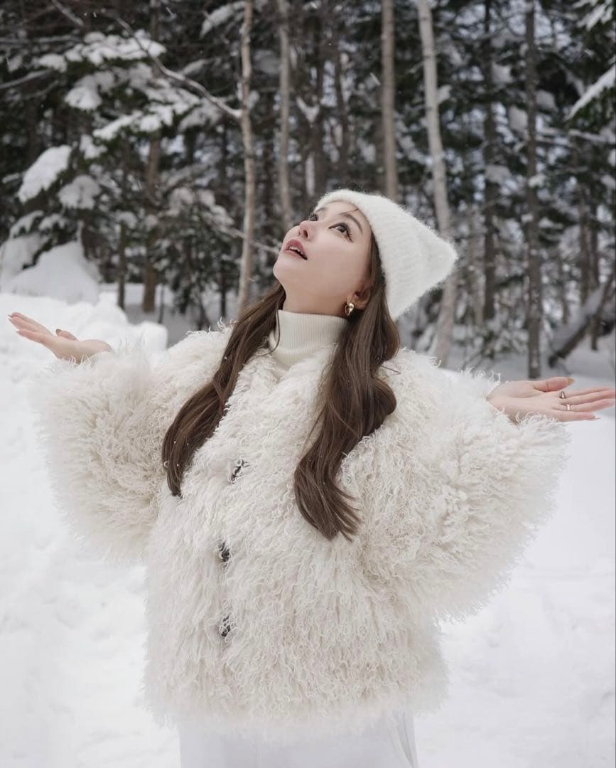 THETOE white far coat Sサイズ