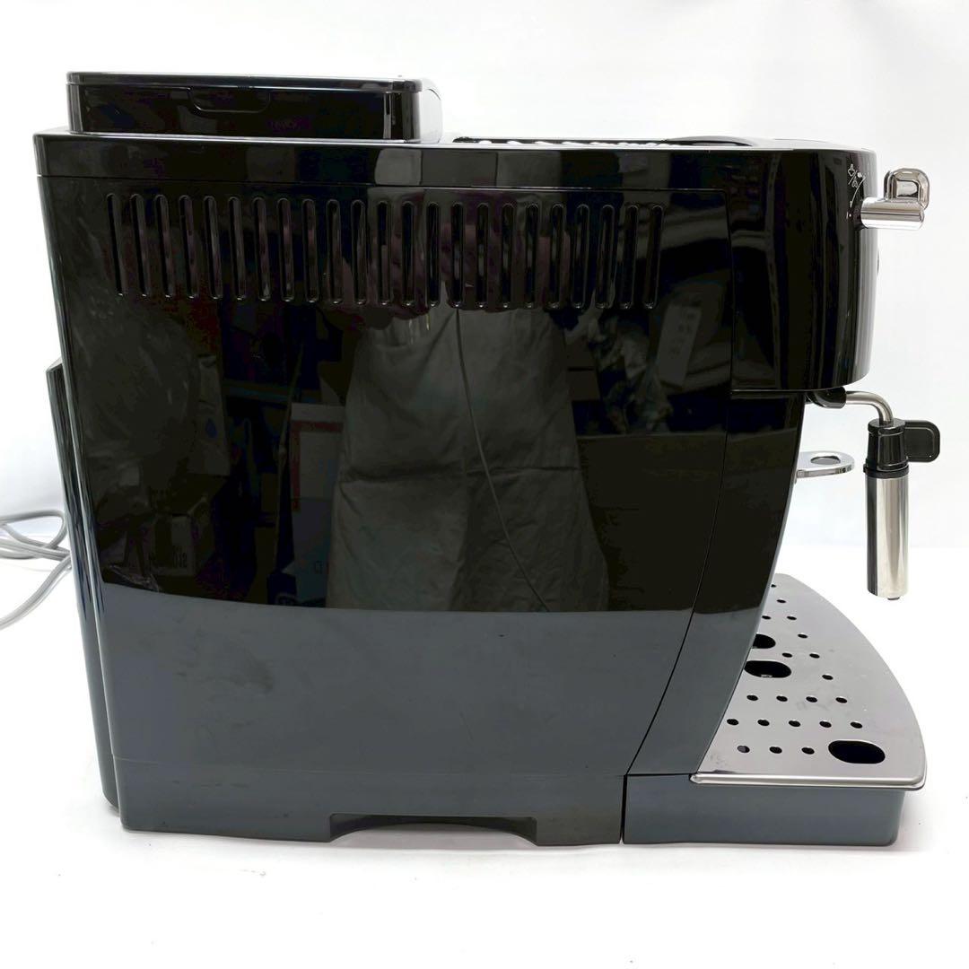 美品　動作保証付　デロンギ　マグニフィカs ECAM22112B 全自動コーヒー