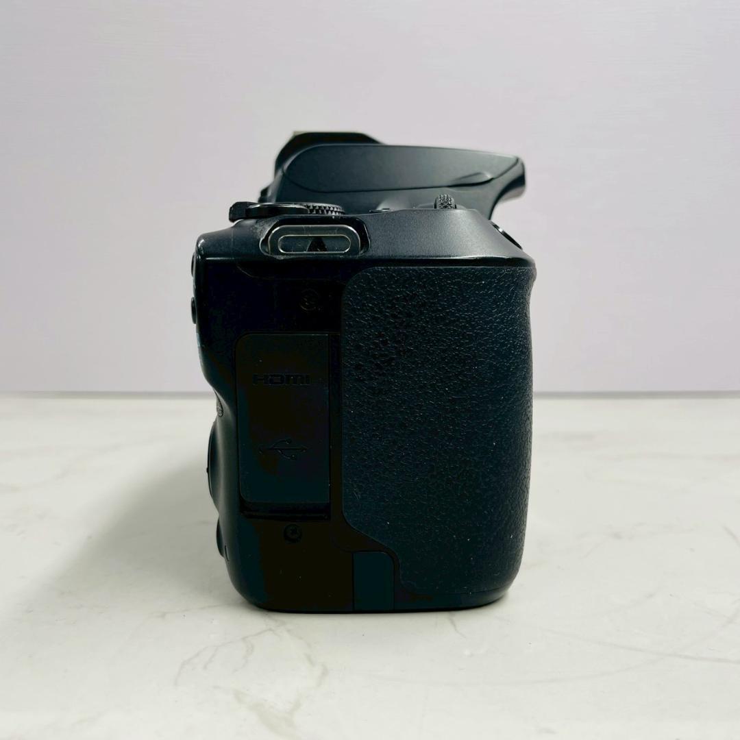 Canon EOS Kiss X10 ボディ ショット数47,000回以下