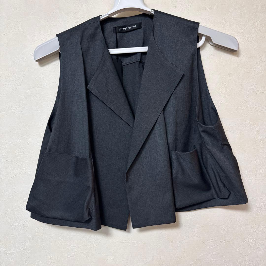mizuiro ind クルーネックショートベスト　チャコールグレー92番色