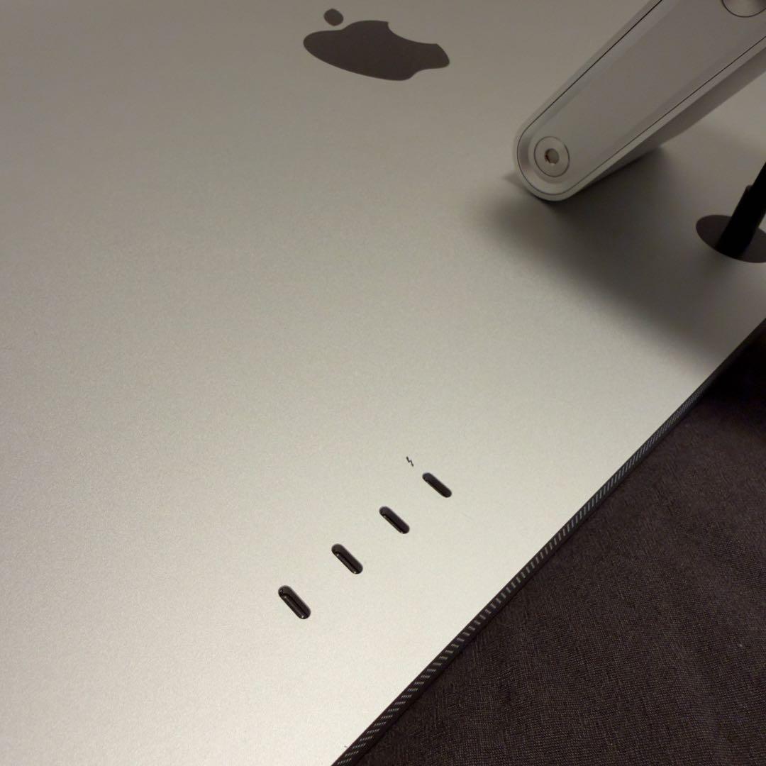 Studio Display 標準ガラス 傾きと高さを調整できるスタンド