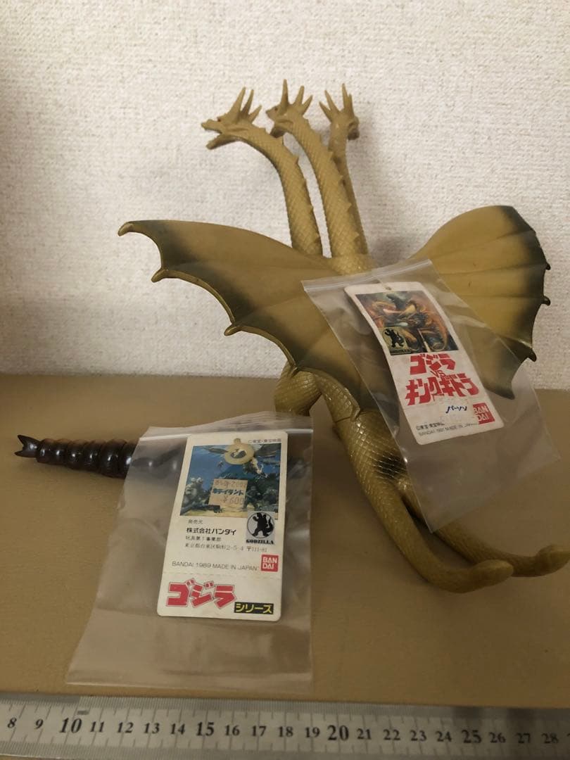 ま*ん様 キングギドラ タグ付き★モスラタグ付き　バンダイJAPAN