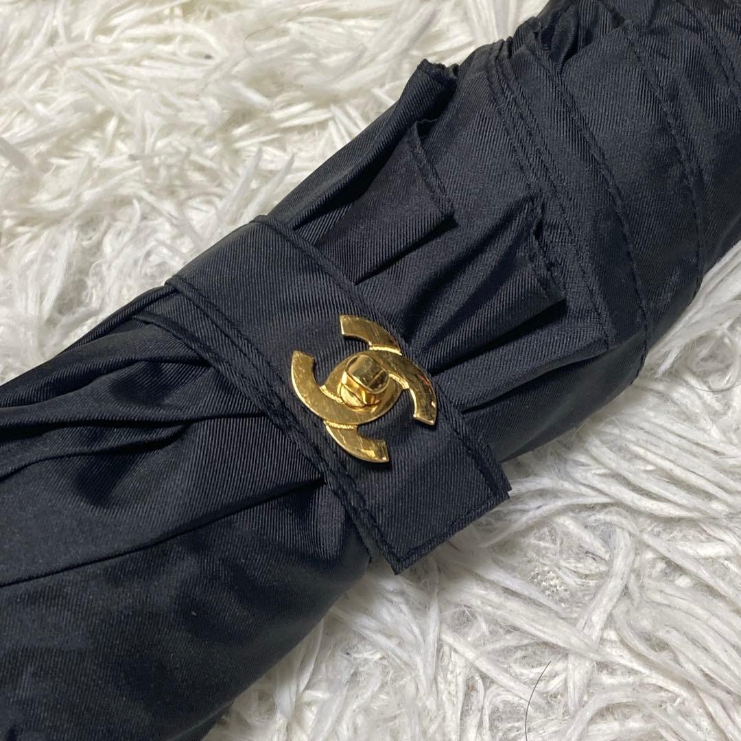 美品✨シャネル　折り畳み傘　マトラッセ　チェーンショルダーケース　ターンロック