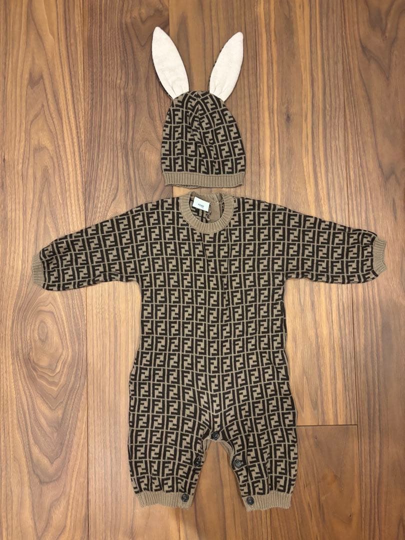 FENDI ズッカ柄ロンパース　うさぎニット帽　セット　6M