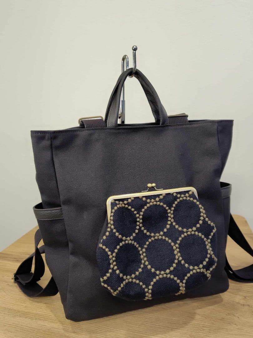 ミナペルホネン/タンバリンネイビー×カーキがま口ポケット/A4トートリュック