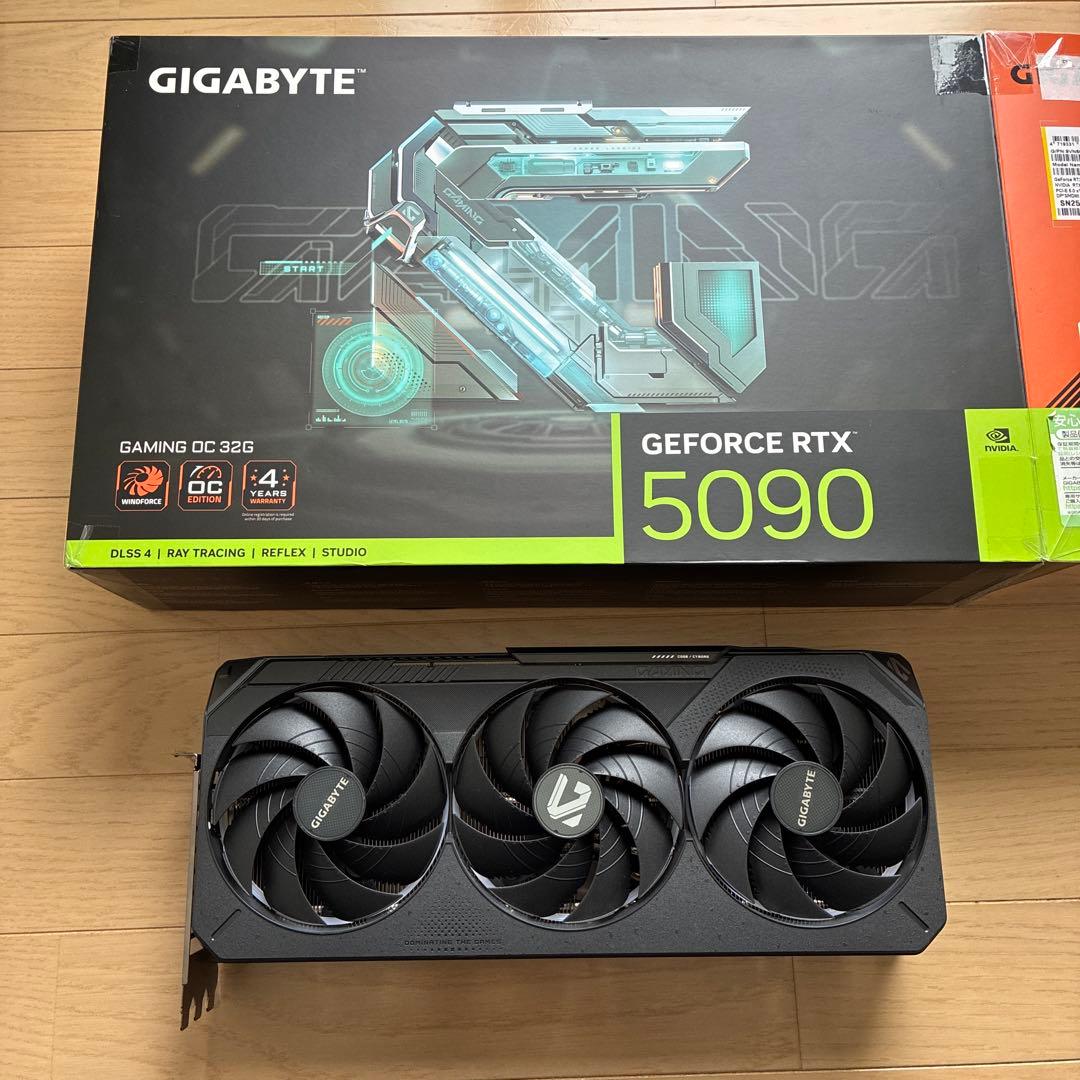 gigabyte RTX5090 ヒートシンク ファン　バックプレート　LED