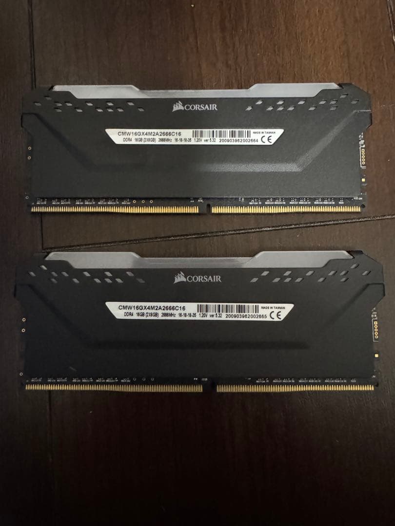 メモリー CORSAIR VENGEANCE RGB PRO 16GB