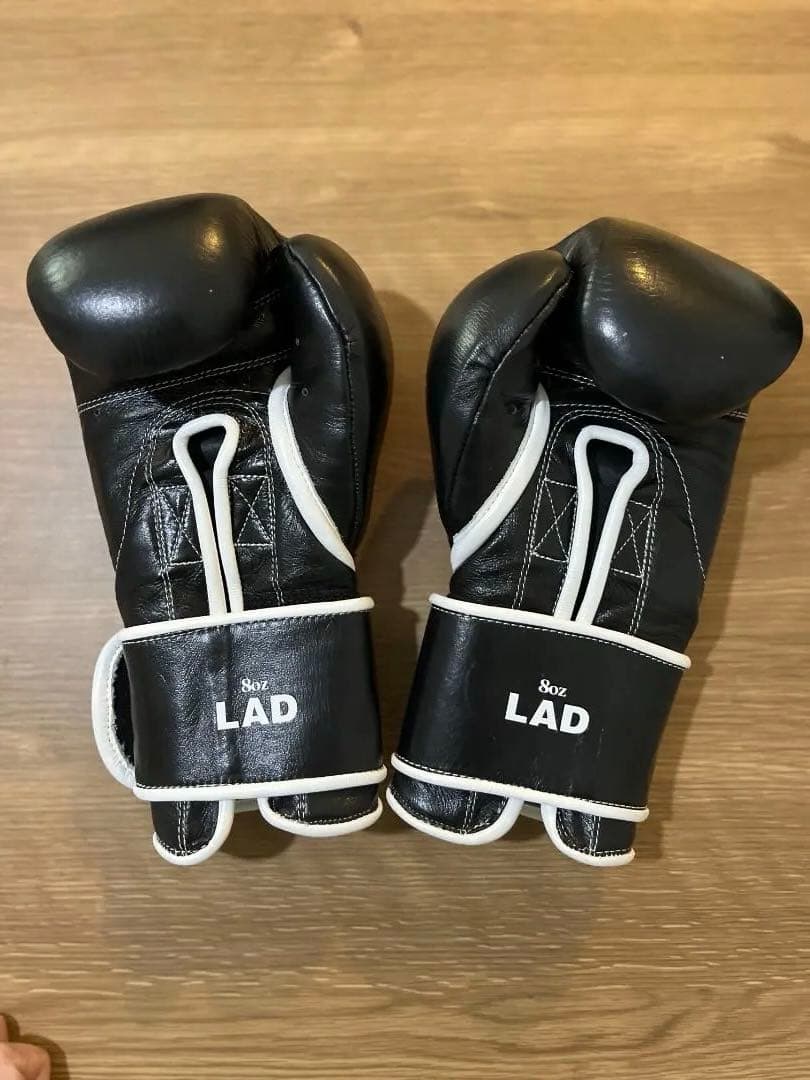時間セール中　ボクシンググローブ 8オンス マジックテープ式（翌日発送します）