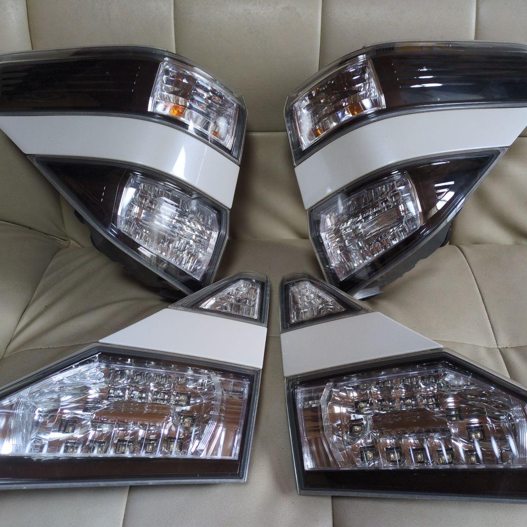 20ヴェルファイア　テールライト