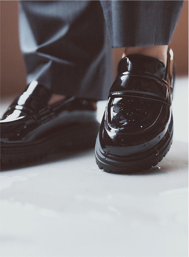 東原亜希　FORME ブラックエナメルローファー厚底　Lサイズ