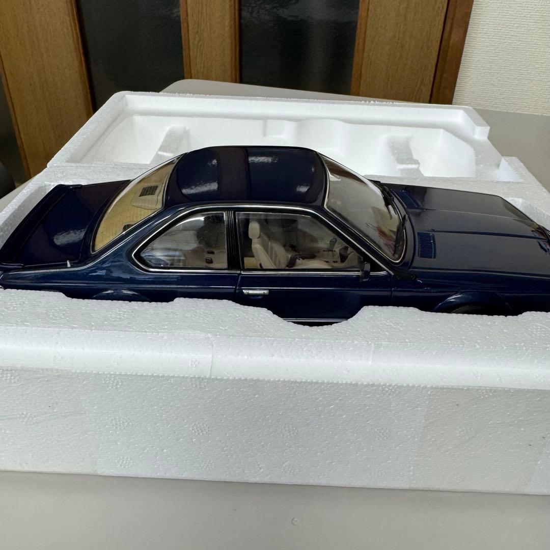 【新品】オートアート  M 635 CSi 紺メタ　1/18