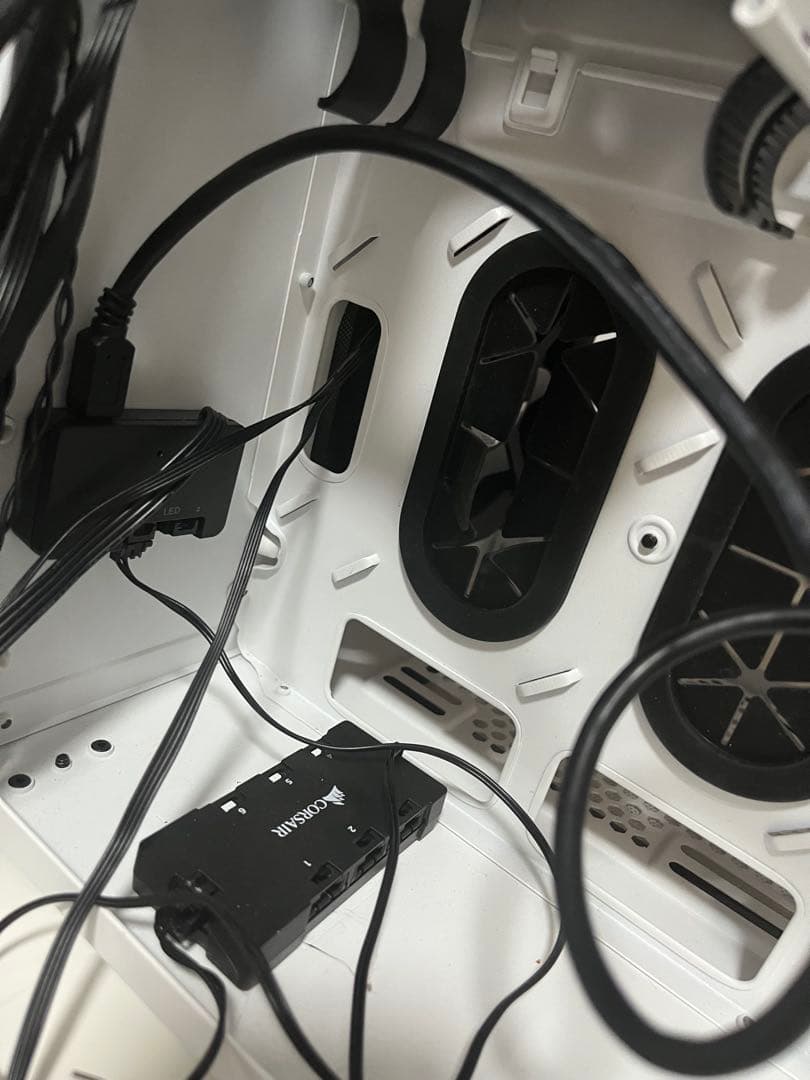 値下げしました！Corsair ミドルタワーPCケース ATX RGBファン付属