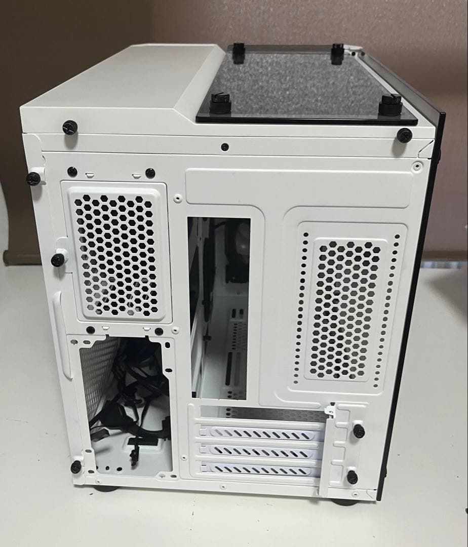 値下げしました！Corsair ミドルタワーPCケース ATX RGBファン付属