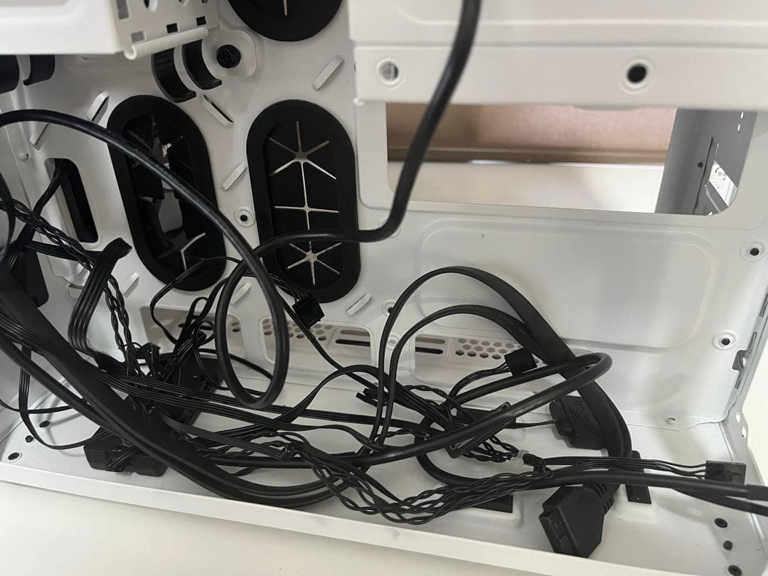 値下げしました！Corsair ミドルタワーPCケース ATX RGBファン付属