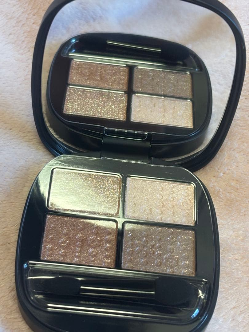 【一度使用】デコルテ　アイシャドウ　クリスマスコフレ　ポーチ