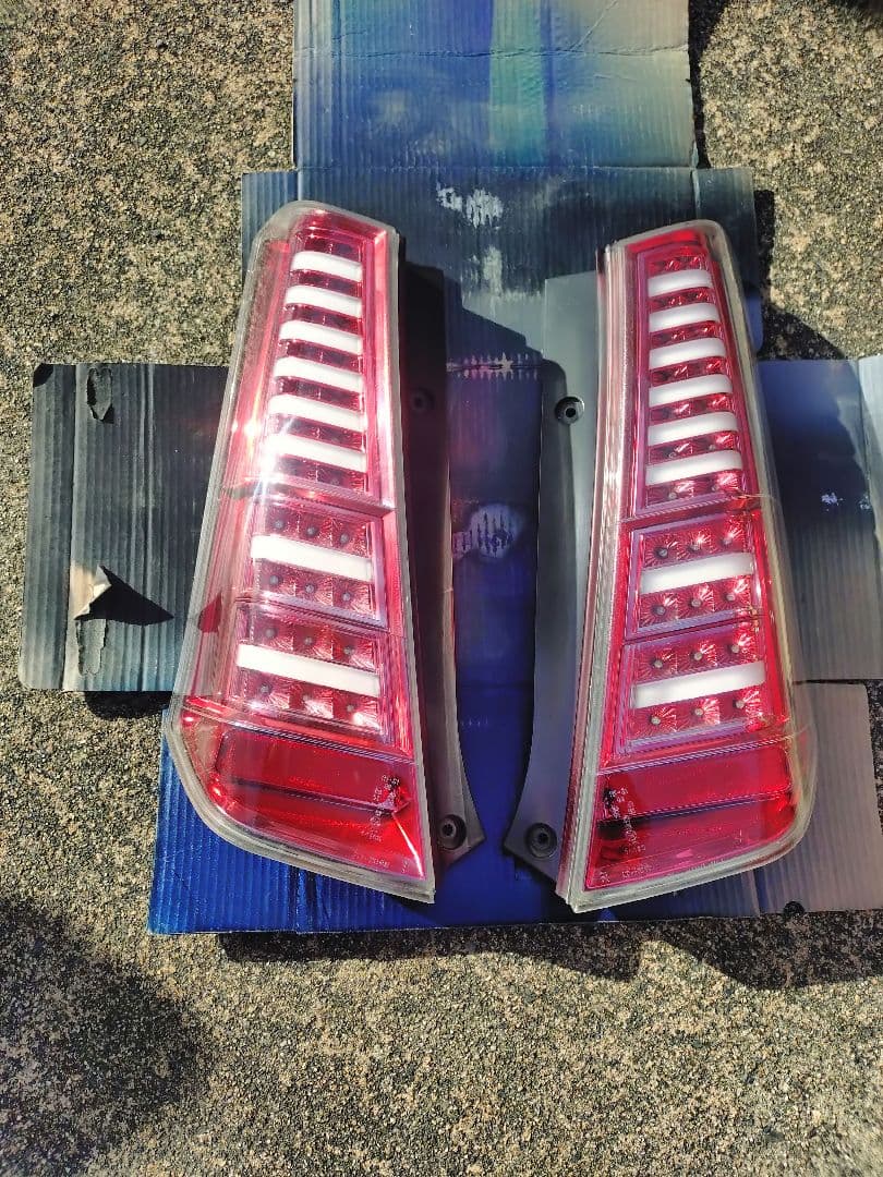 ワゴンR MH23Sテールランプ レッド/クリア