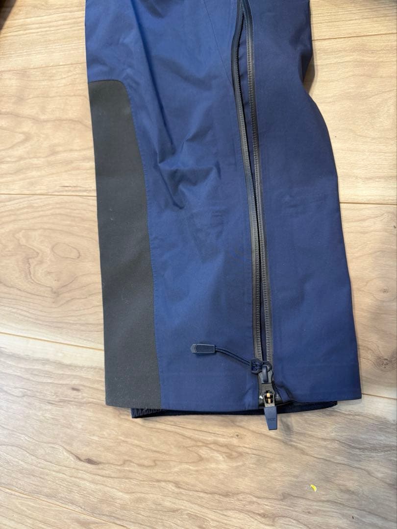 マウンテンハードウェア　つなぎ、スキーウェア　スノボ