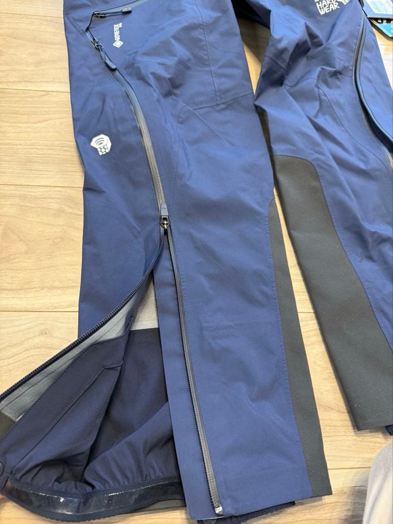 マウンテンハードウェア　つなぎ、スキーウェア　スノボ