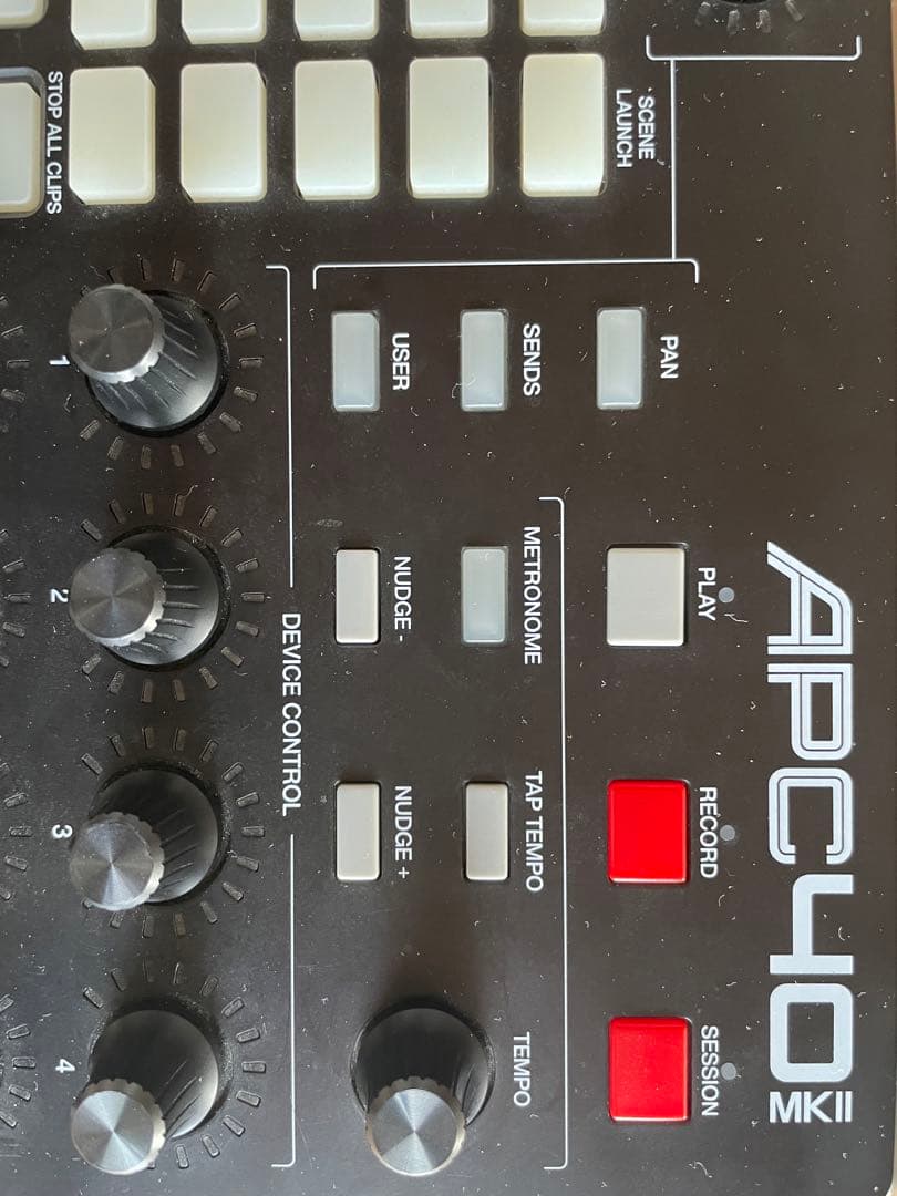 AKAI APC40 MKII コントローラー　(一部故障)