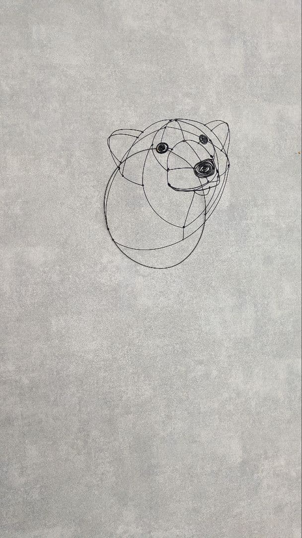 やさしいホッキョクグマのワイヤーアート