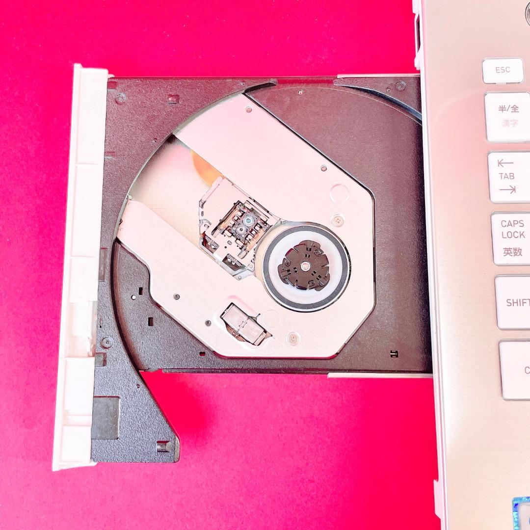 Corei7✨️ゴールド薄型ノートパソコン✨️ブルーレイ！SSD512GBカメラ付き