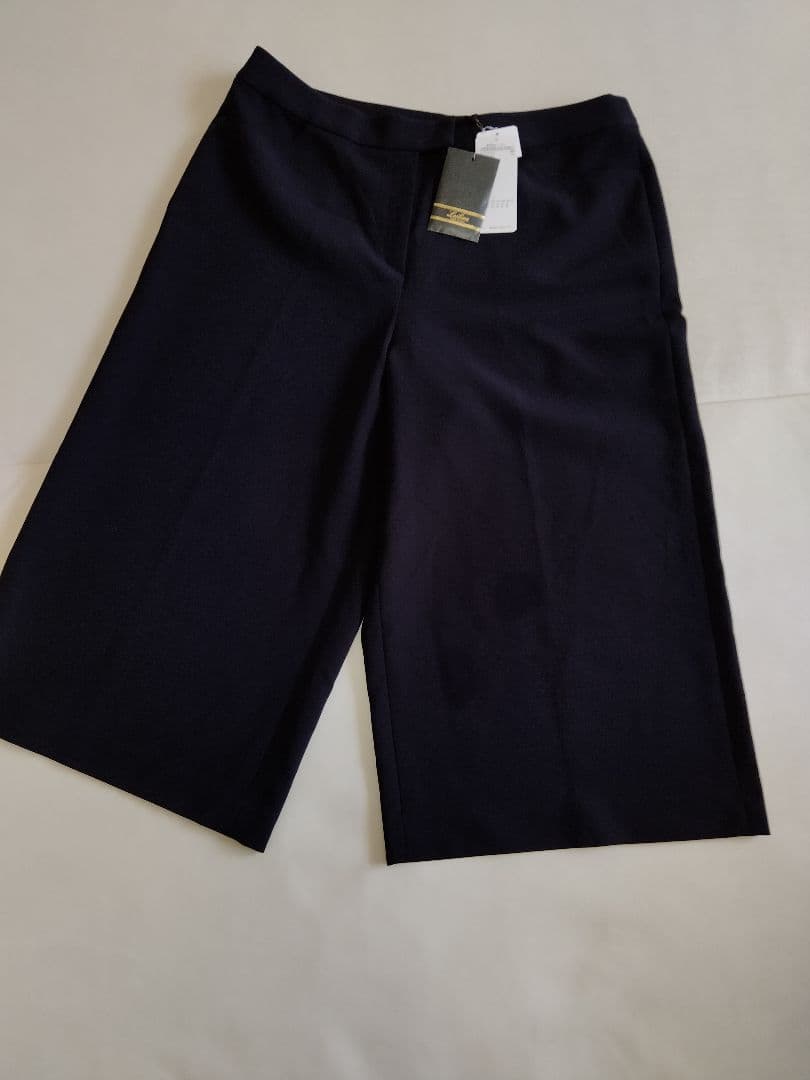 専用【新品だけど難アリ】レリアンのパンツ