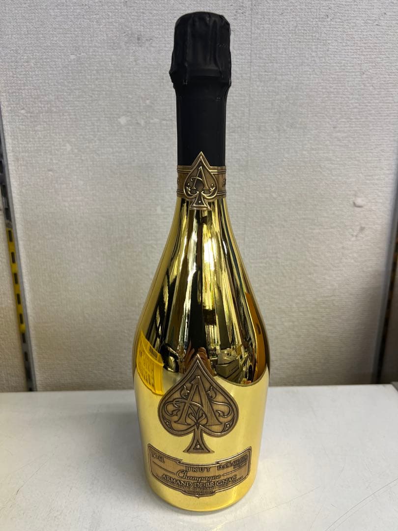 Armand de Brignac ゴールドシャンパン 750ml