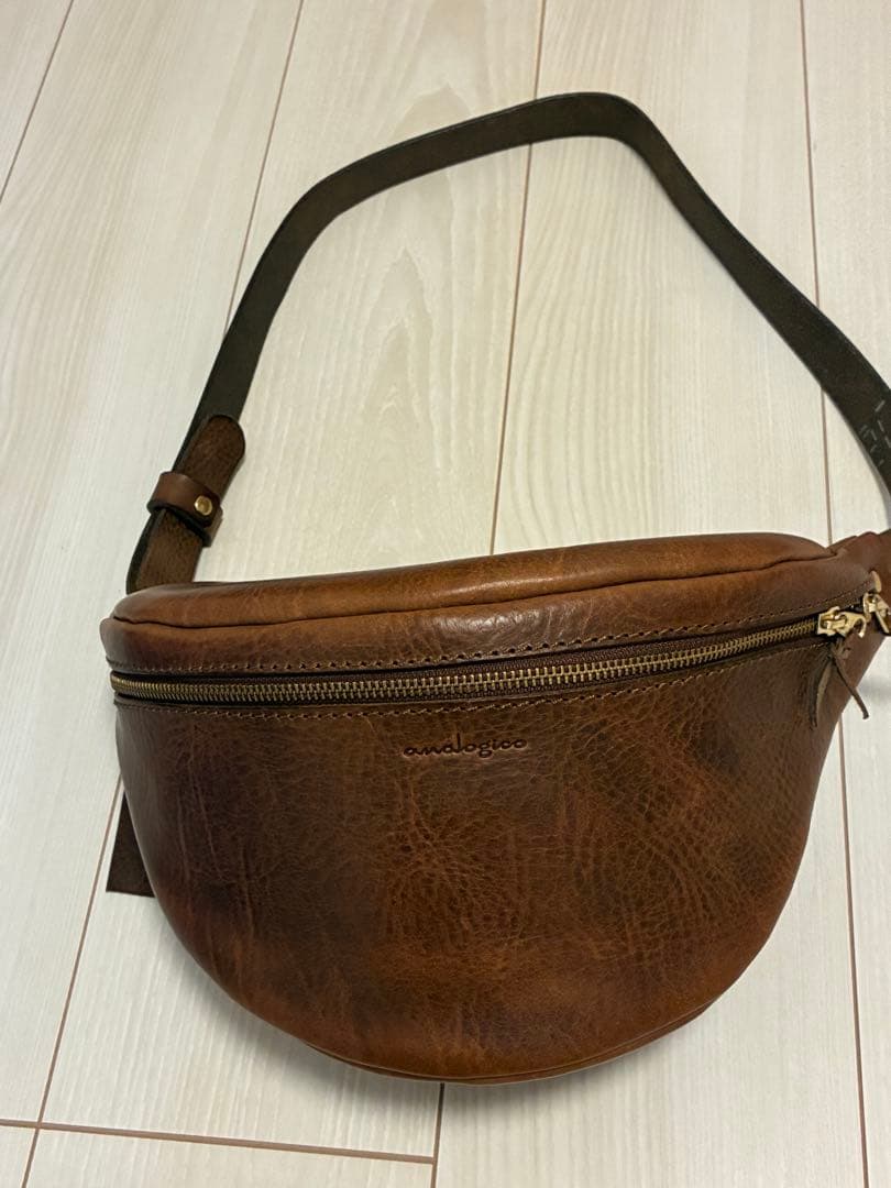 analogic ブラウンカーキ　レザーボディバッグ