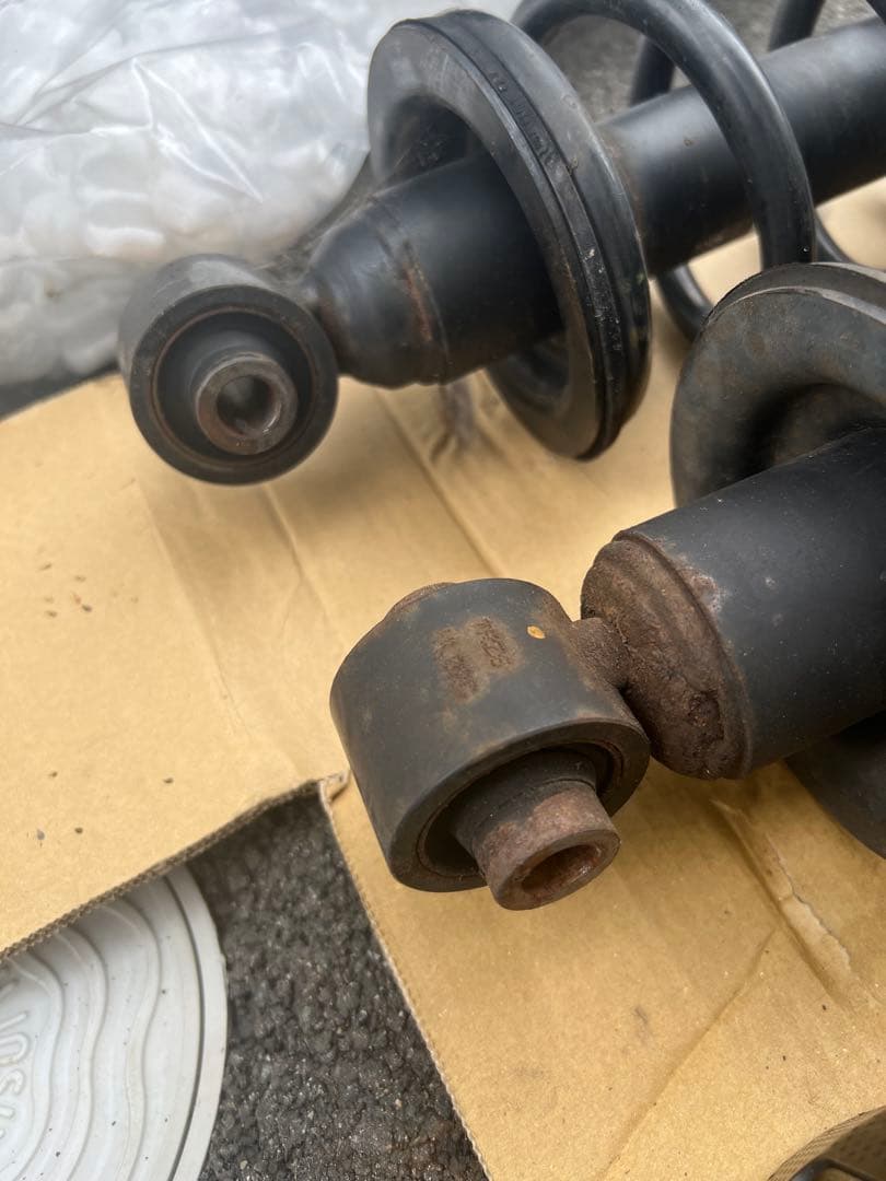 クラウンアスリート2.5アニバーサリーエディション　純正　サスペンションキット