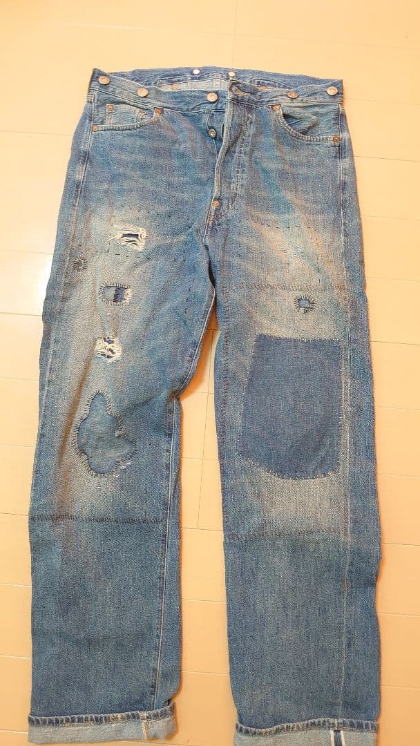 接戦　Levi's ダメージ加工 デニム