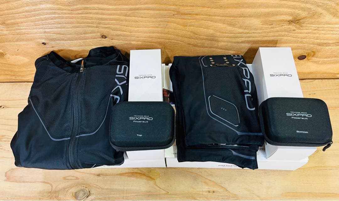 未使用に近い SIXPAD パワースーツ レディース トップ＆ボトム Mサイズ