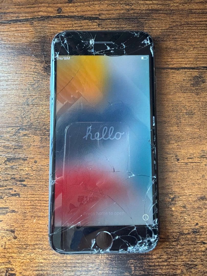 iPhone 8 Space Gray 64GB（画面・背面割れ）