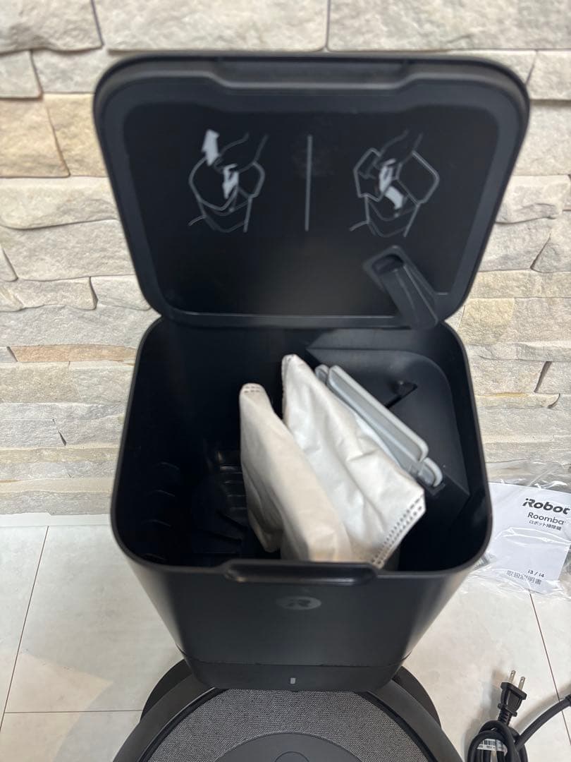 【美品】iRobot ルンバ i3+ ベース付　お掃除ロボット