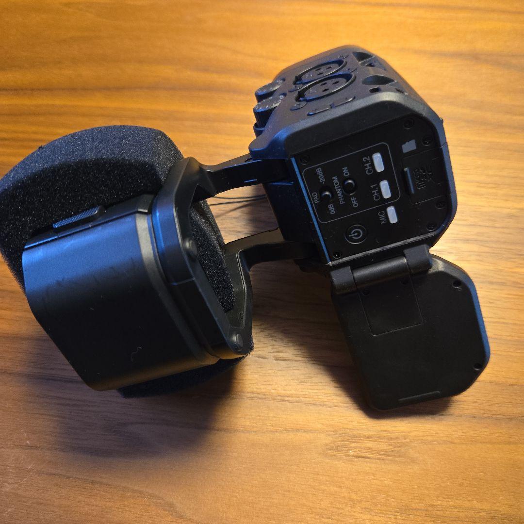 Q8n-4K ZOOM コンパクトマイク ウィンドシールド付き