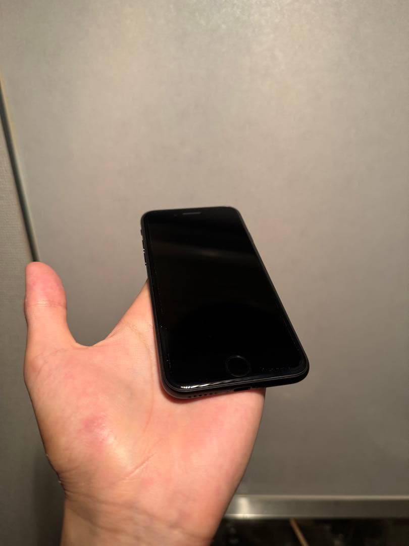 iPhone SE (第2世代) ミッドナイト 128 GB docomo