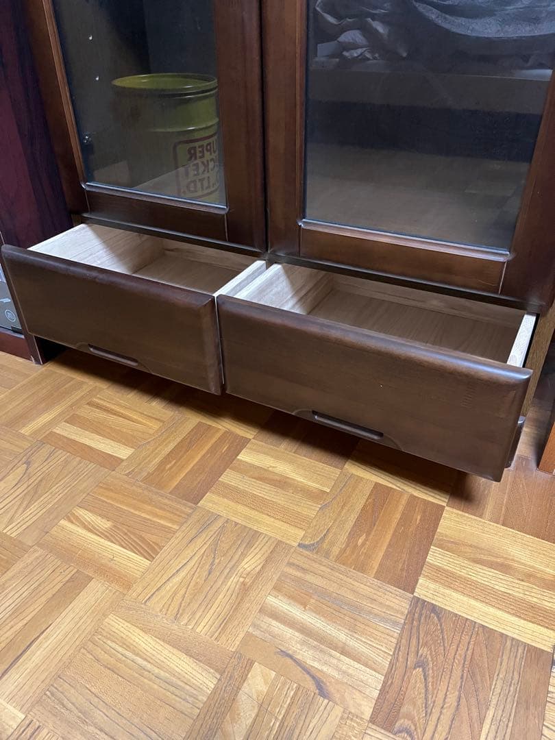 ガラス扉付き本棚