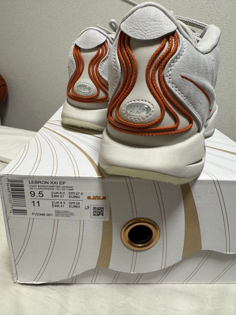 LEBRON XXI。EP 9.5 US ホワイト/オレンジ