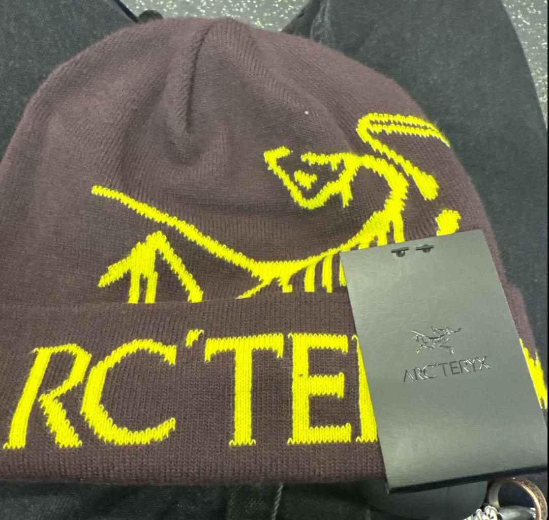 ファイヤー　新品　Arc'teryx ニット帽 ビーニー