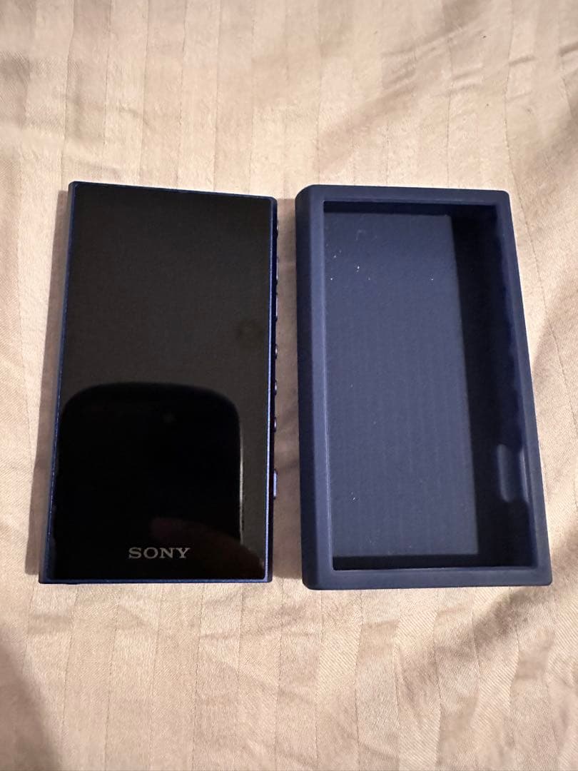 SONY ウォークマン　A306本体とシリコンカバー