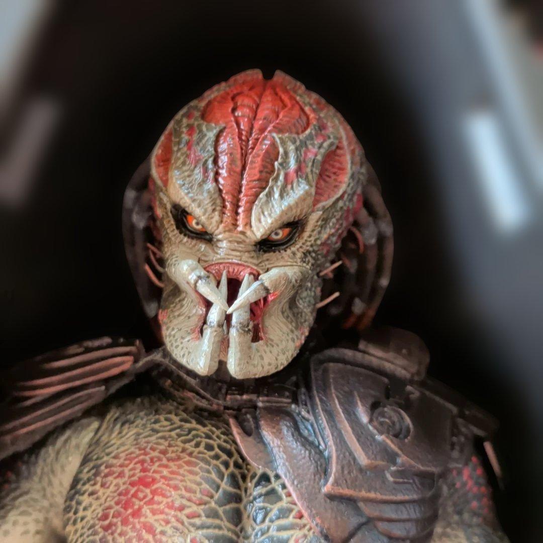 HOT TOYS Berserker Predator フィギュア