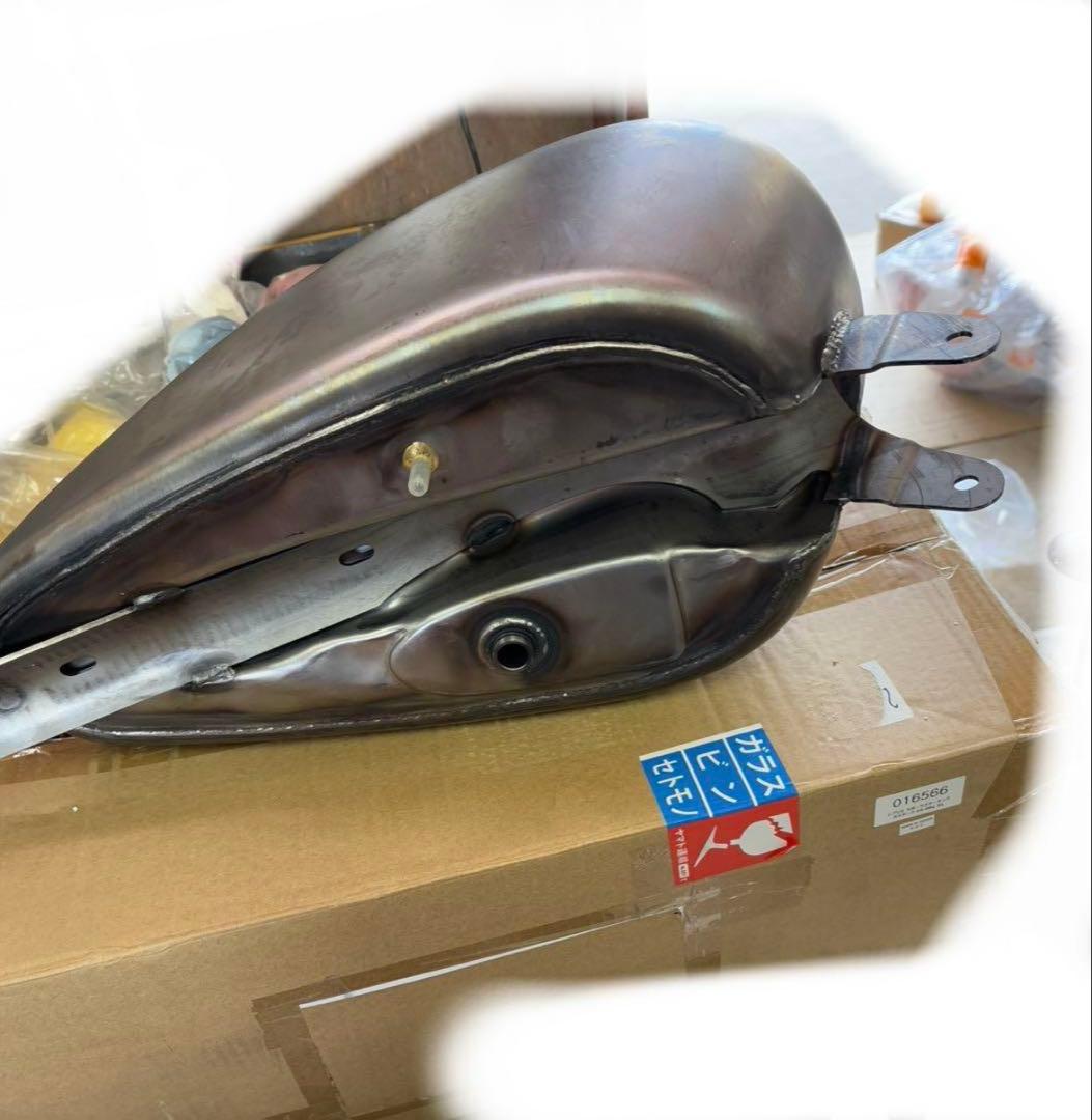 スポーツスター　04〜06 キングガスタンク　新品未使用未塗装　xl1200