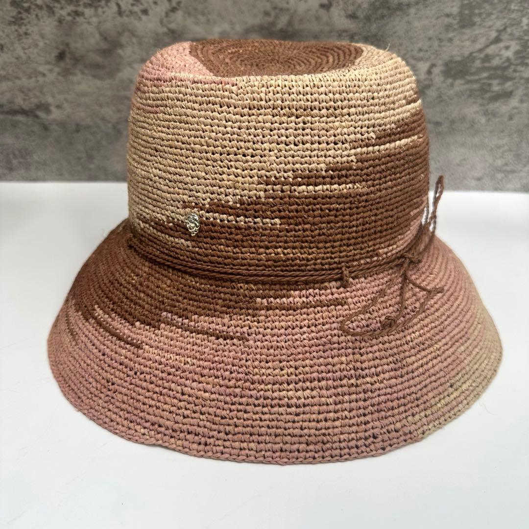 美品★ ヘレンカミンスキーHELEN KAMINSKI麦わら帽子 ロゴ金具