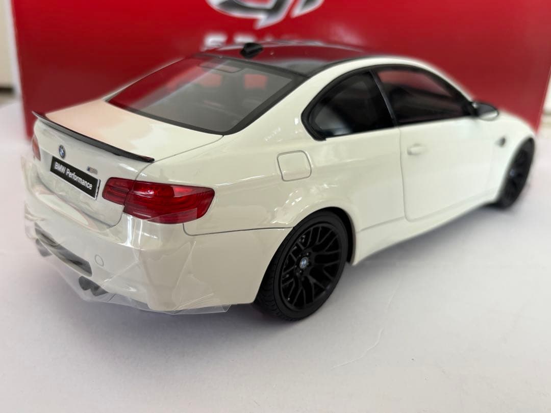  M3 E92 カーボンルーフ ミニカー GT Spirit 1/18
