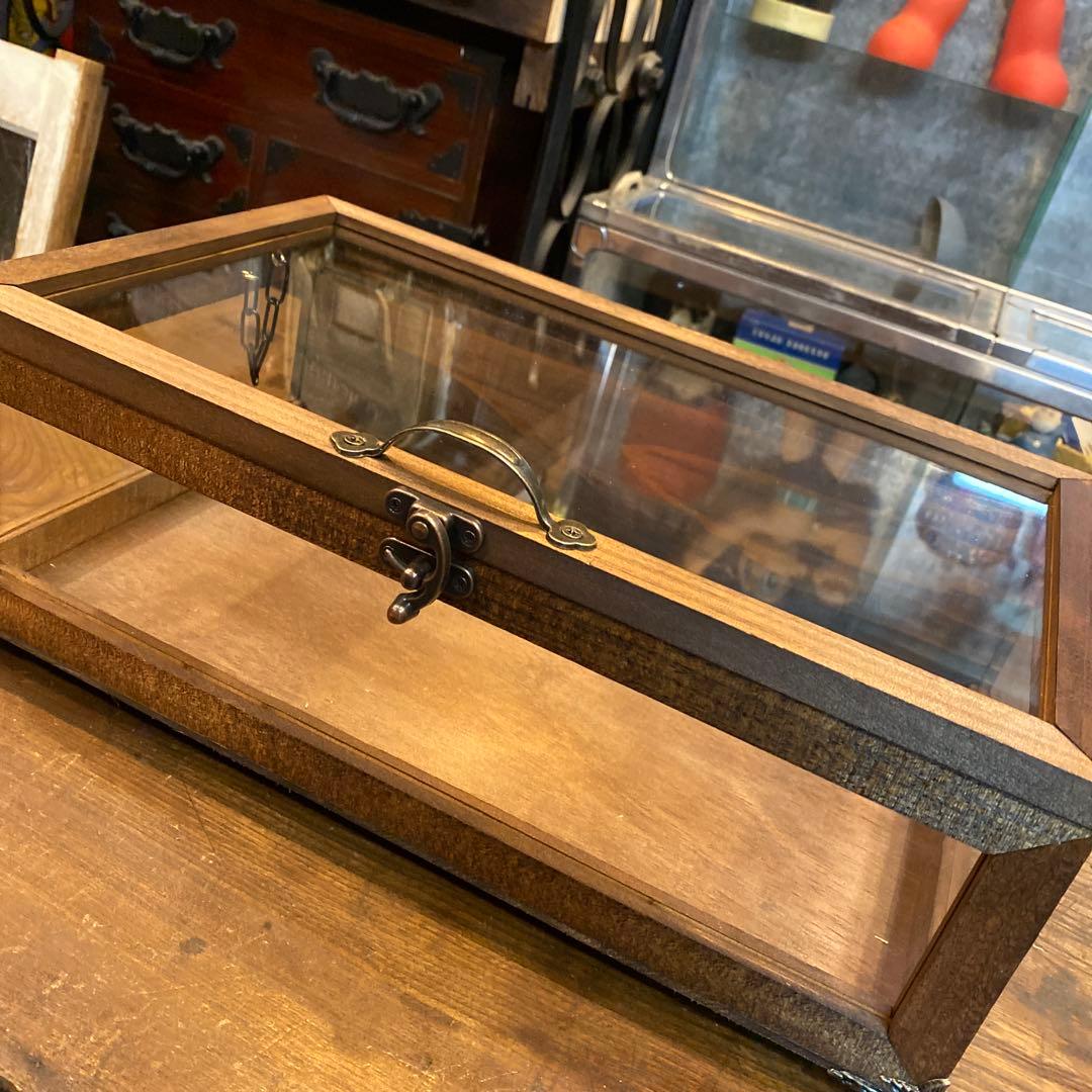 4面木製ガラスケース