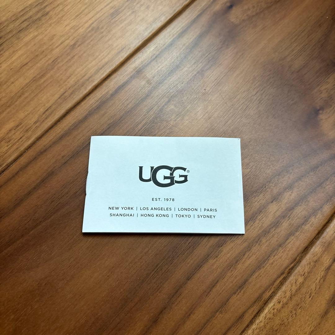 【新品・未使用】UGG アグ　クリスタルと花のモカシン　23㎝