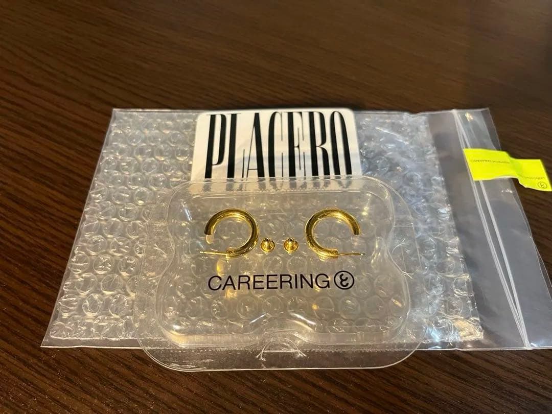 CAREERING ゴールドフープピアス