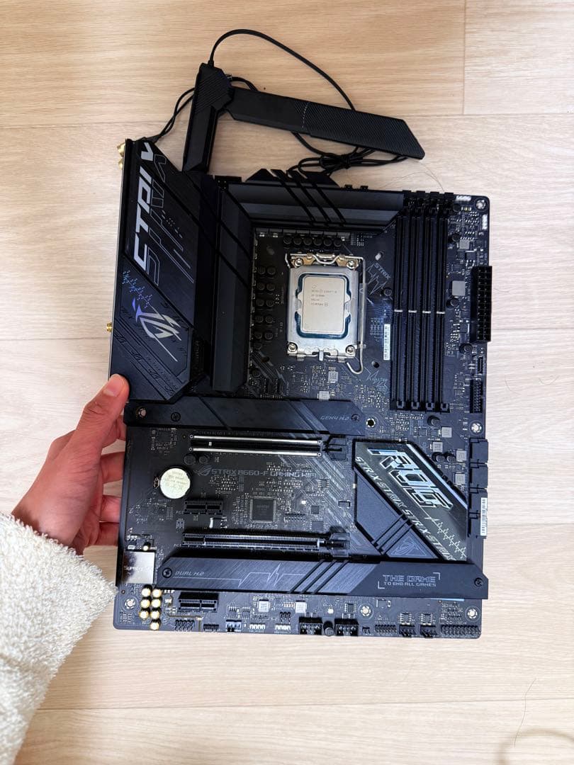 CPU ROG STRIX B660-F GAMING WIFI + i9-12900K