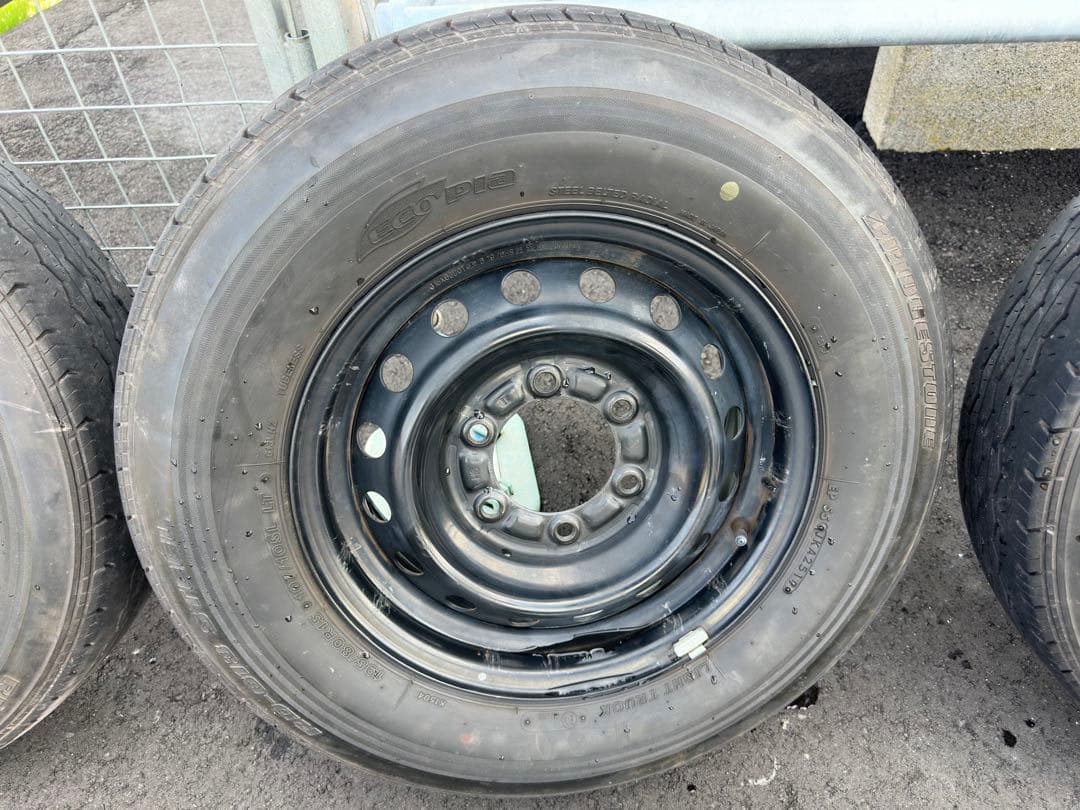 ハイエース純正ホイール